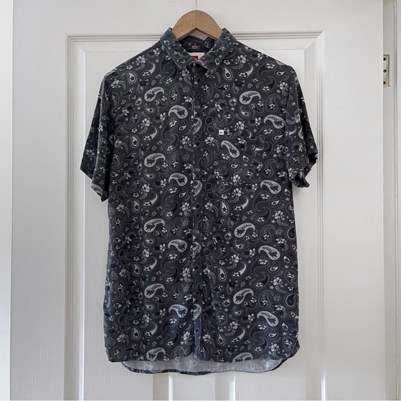 Quicksilver Paisley Button up Short Sleeve Shirt, Size Small - Picture 4 of 7